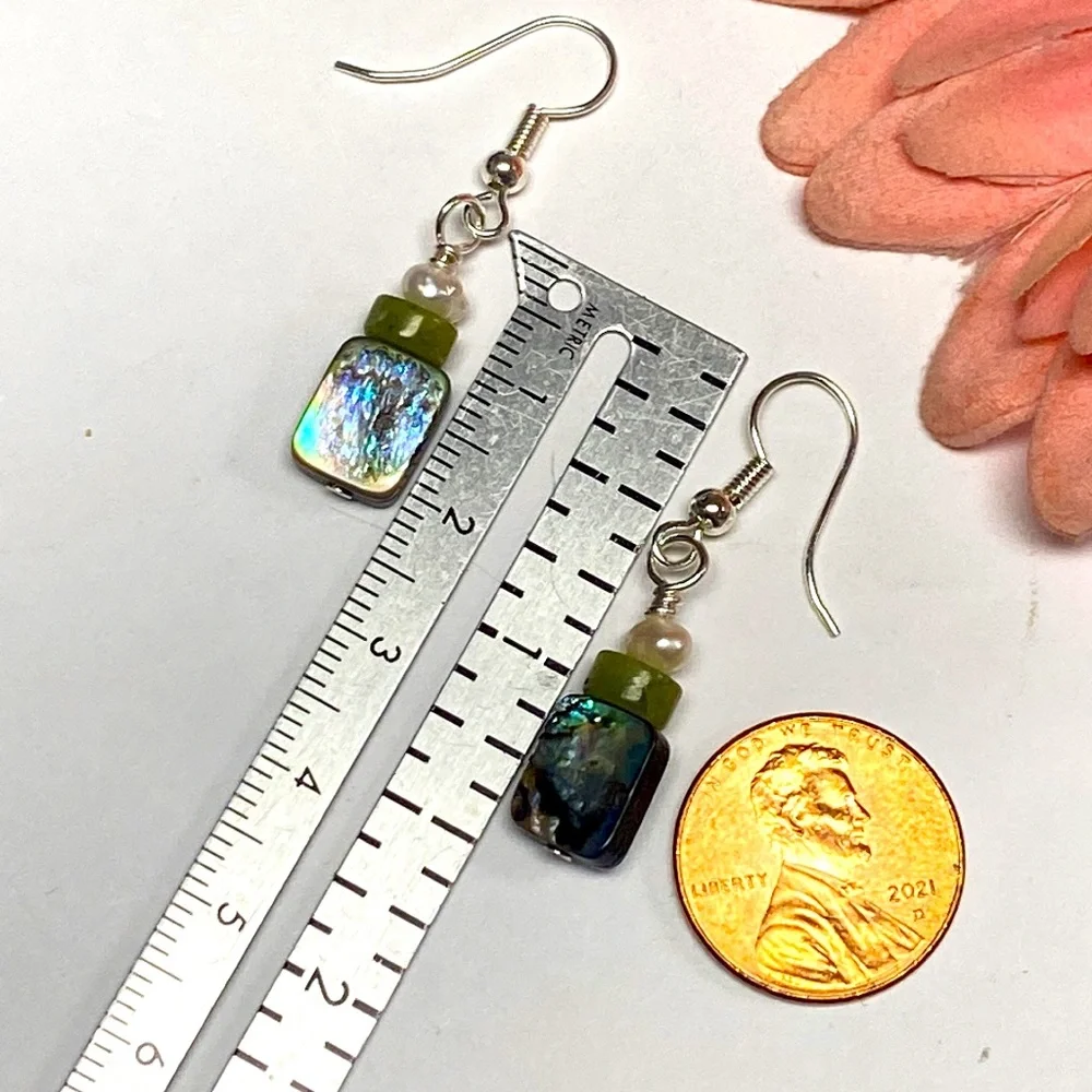 NEW Dainty earrings of natural shell, genuine freshwater pearl green South jade - Picture 6 of 6